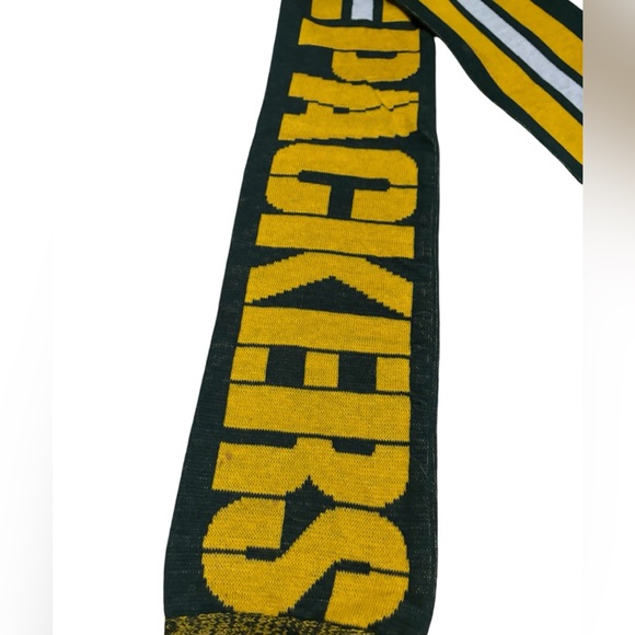 EUC NFL Green Bay Packers Scarf (used once-bought at the game in Green Bay) - Picture 3 of 4